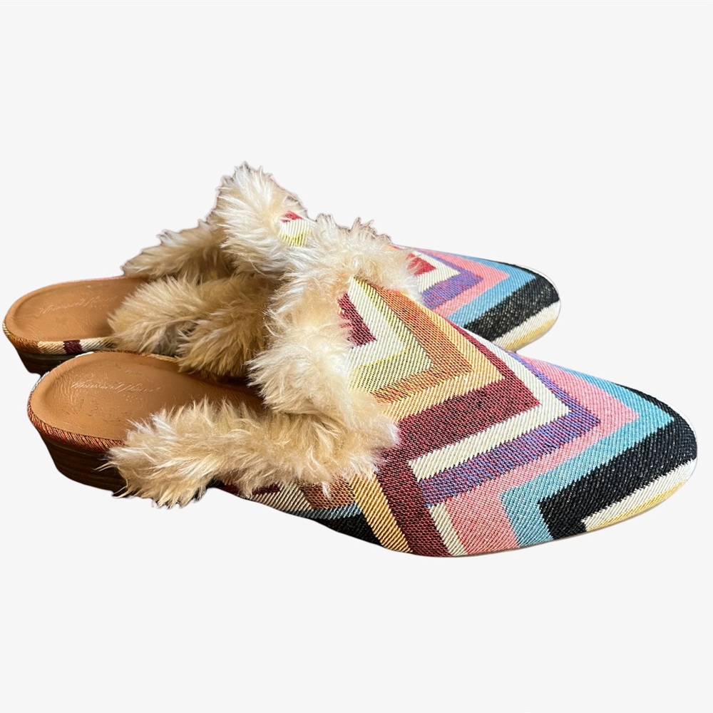 NWOT Bibiana Faux Fur Lined Mules Universal Thread Rainbow Chevron